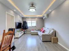 杨泰二村3室2厅 三房朝南 超大阳台 精装修4年 带双阁楼