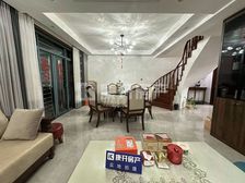 一楼带花园 装修两年 中央空调调 带地暖 看房随时