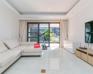 南北通透3室2厅,近地铁与公园,出行便利,舒适生活空间。