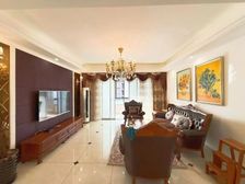 飞机户型 电梯中间楼层 不靠路 带地下车位