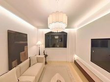 豪华装修的大四房,看房方便,一梯一户大平层,有车位看中可谈