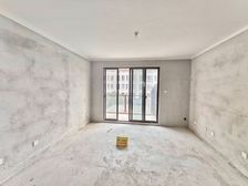 新上!电梯中层,全明边套,三个卧室都很大,有车位,随时能看