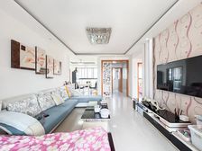 只有一套的日不落户型 四个弧形阳台 并且带车位精装修