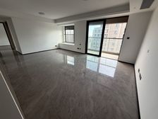 25年次新房 保利3期 开发商装修没住过 横厅 买进65o