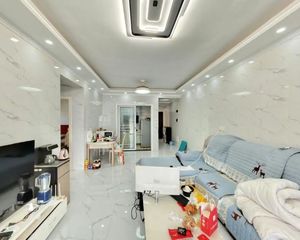 新上地铁口 精装自住保养好 看中可谈 拎包入住