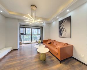 北成星中心 精装套三,户型方正,带了个小平台