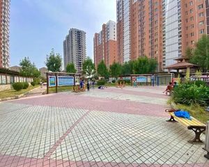 锦绣城精装两室 双阳 中间楼层 停车方便 全屋定制 价可议