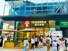 宝龙广场出入口(霸王茶姬)年租58,万,人流集中地超大曝光!