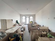 新上!急急急,从没住过人,凤凰楼层,居家安静,靠大门口近车位