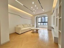 品牌装修全屋奶油风!中心位置附带车位,业主资金周转可谈有钥匙