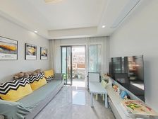 飞机户型,南北直通双阳台,小区沿河位置,精装修,诚意出售