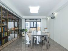 豪装全送中央空调带地暖+带车位+价格可谈+房东急售+随时看房