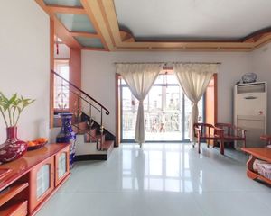 郦景东城 位置安静,上下两层带花园