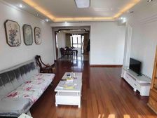 临近 ,南临河,北邻政府机构,靠航头路交通方便,大平层