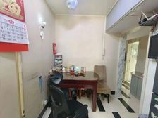 地铁口新上一梯三户 中间楼层 精装修 南北通两房 西边套全明