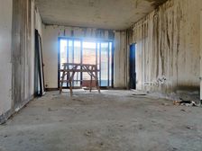 珠江城A区,顶跃带大露台,全屋土建都做好了 实得300平