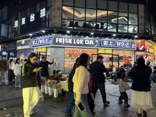 出售年租金14万!大拐角铺!开间10米十字路口