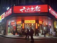 捡漏!雨花区沿街餐饮旺铺!3个门头面宽8米!年租金10万!