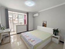 静安地铁口旁 客厅带窗户 赠送小院 边套全明 价格可谈