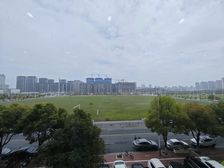 绿地国博丨120平2间办公室丨楼下地铁口丨好停车带家具丨