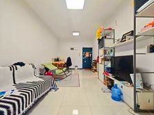 近观音桥商圈 楼下九街 人流量大租金高 青青雅舍 一房带阳台