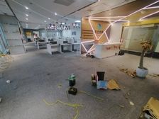 直租精装场地 550平 6个办公室地铁口|绿地中心 紫峰大厦