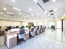 浑南地铁口旁 5加1格局 45组工位 正对电梯口 带家具