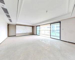 龙湖龙悦台 4室2厅1卫 精装 215万元