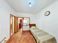 本房房龄比较新,楼层好有电梯,户型方正 ,有坐位