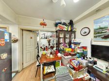 本房房龄比较新,楼层好有电梯,户型方正 ,有坐位