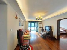 东方名城飞机三开间朝南三房,东边套采光全明,双轨交!