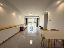 三开间朝南 三大卧室 边套全明南北双阳台 精装修中空 地暖