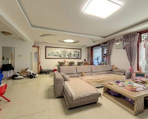 原香小镇中心区,3室2厅141.88㎡大三居三个阳台随时看