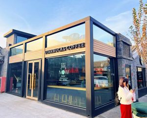 东城前门丶年租金33万丶带200平楼台丶地铁口100米!