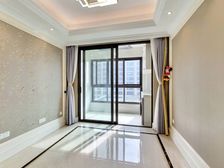 此房小区环境好,地铁近,精装,空调,地暖,新风都有