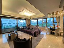 绿地黄浦滨江 出行方便 近医院 正规商品房 房龄新 车位充足