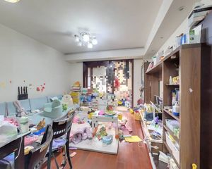 新里西斯莱公馆2室1厅南北