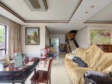 此房为纯独栋别墅+私家花园,高品质小区,管家式物业