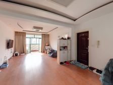 房东置换,诚心出售,可以再谈,欢迎看房,随时恭候。