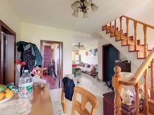 此房一手动迁,户型方正,阁楼面积很大,精装修,可拎入包