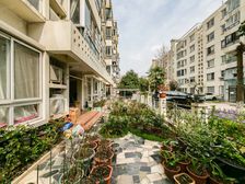 实地拍摄 边套拐角大花园,有垫高不潮湿 钥匙委托本人