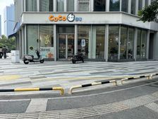 珠江新城地铁口 20米转角展示 门前有外摆 可做重餐饮 带租