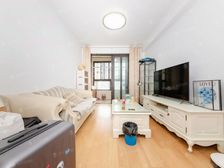 小三居 交通便捷 朝南 楼龄新 近地铁 精装好房 居家