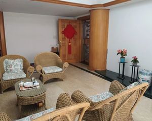 丹阳庄西区3楼167平4房2实木装修采光好售5700元