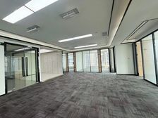 九洲国际高层办公,精装303平米6加1格局,双面采光,随时看