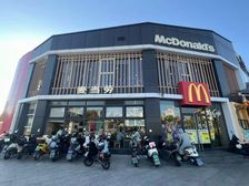 白云火车站丨独栋餐饮租户丨转角23米面宽丨紧邻地铁站丨必经地