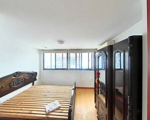 7号线岚皋路地+铁站+两房一厅+带天井+旁边花园位置+独栋