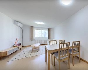9.28 好房出售 243起拍 海淀小西天精装两居 满五住宅