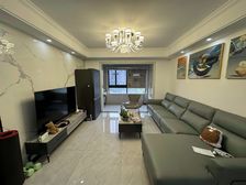 送产权车位。现价5百各付大三房。豪华装修。拎包入住。飞机户型