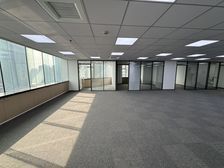 业主直租!飞雕国际精装259平,四个隔断,看美罗城港汇恒隆